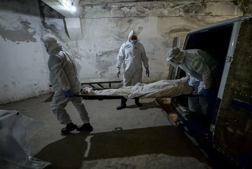 Работа морга фото AP PHOTOS: A look at virus's impact as deaths near 1 million