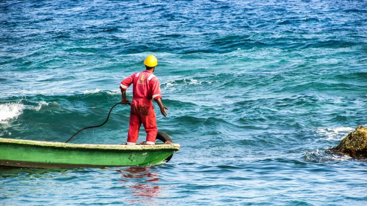 Работа в море фото Free Images : working, sea, coast, ocean, boat, paddle, red, vehicle, worker, bo