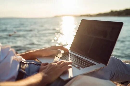 Работа в море фото Working Laptop Beach Зображення - огляд 136,715 Стокові фото, векторні зображенн