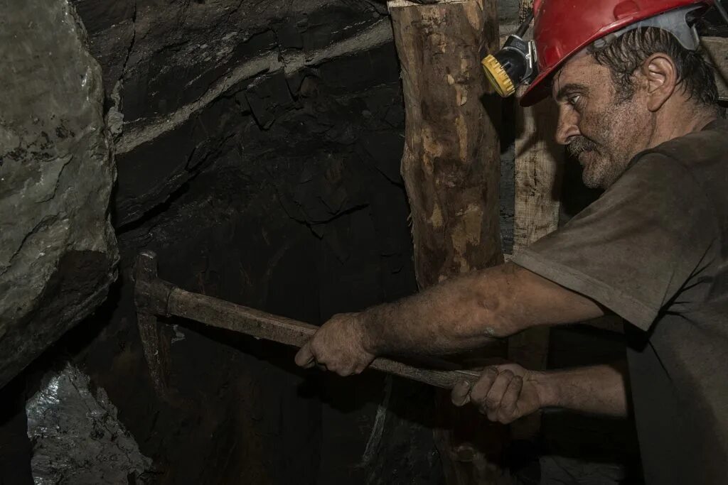 Работа в шахте фото Who's Waging The War On Coal? Not The Government. EPIC