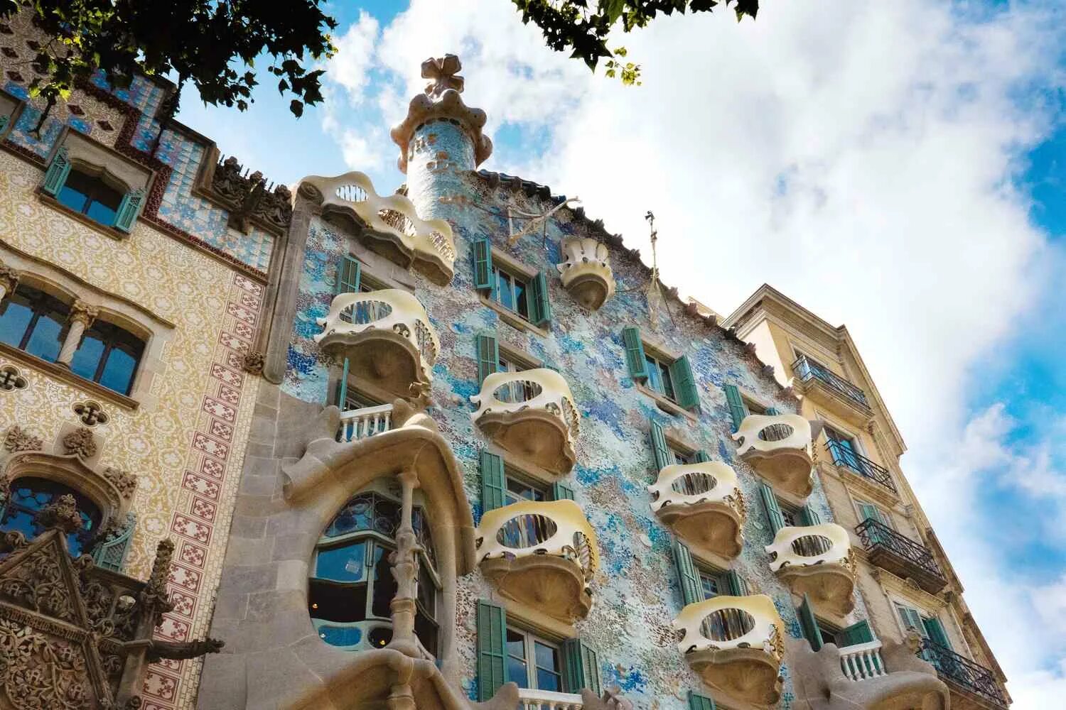 Работы антонио гауди фото On the Antoni Gaudi Trail in Barcelona