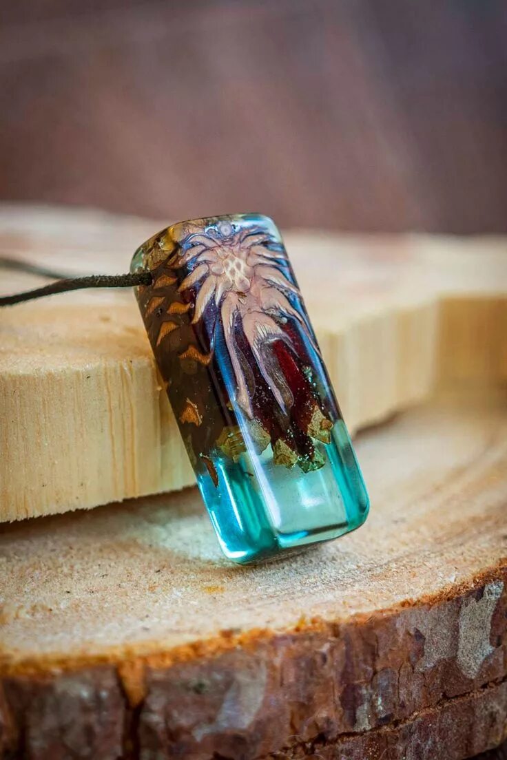 Работы из эпоксидной смолы фото Traumhafte Anhänger mit Naturmaterialien Resin diy, Wood resin jewelry, Resin je