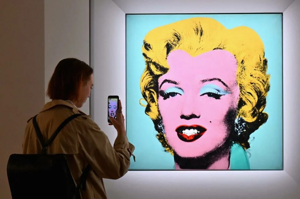 Работы уорхола фото Andy Warhol Marilyn Monroe painting sold for $195M at auction