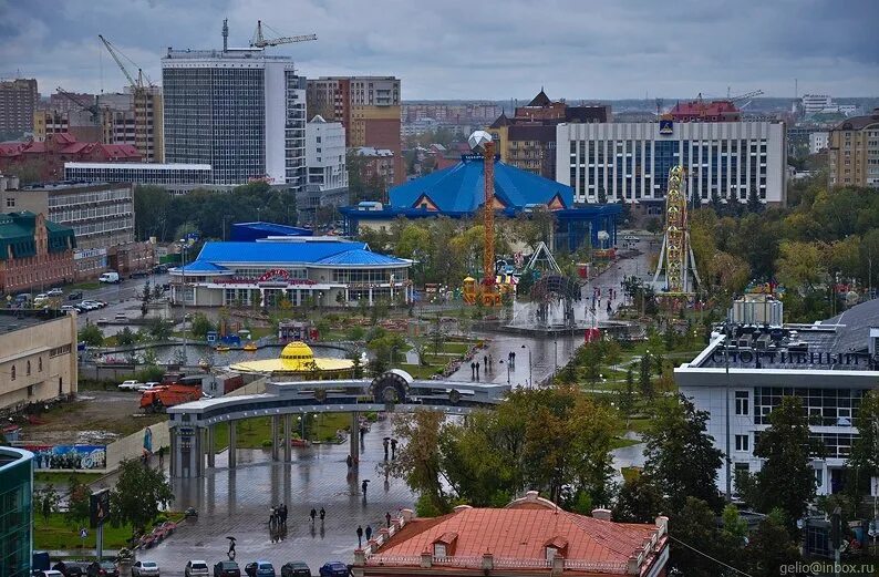 Работы в тюмени фото Пасмурное небо над Цветным бульваром. Конец 00-ых. 2017 РетроТюмень Старые фотог