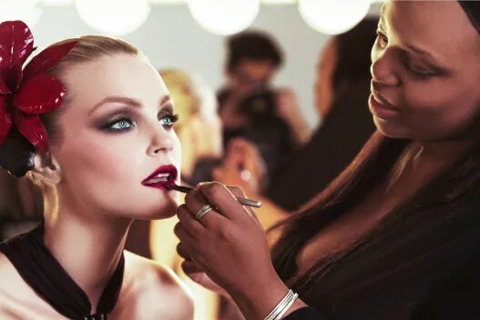 Работы визажиста фото Exclusive: Watch Pat McGrath Give Jessica Stam Statement Lips and Answer All our