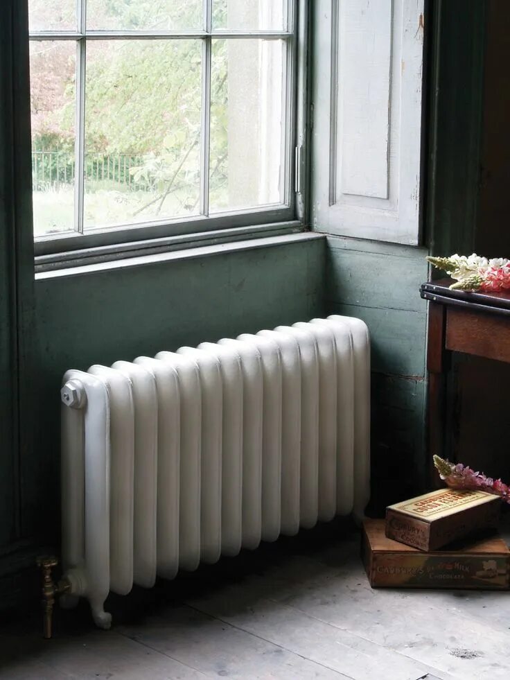 Радиаторы старые фото How to find the perfect radiator for your period home Traditional radiators, Cas