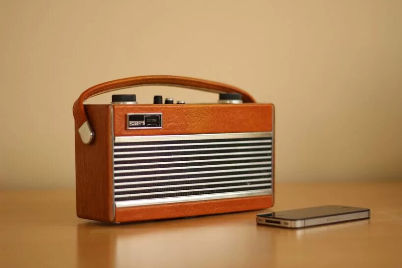 Радио ретро фото newman radios revitalizes vintage bluetooth loudspeakers Retro radios, Vintage r