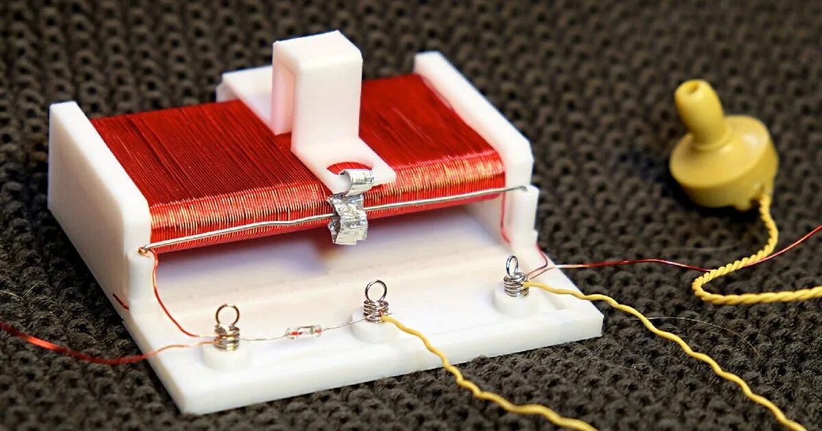 Радио своими руками в домашних This Amazing 3D-Printed Radio Works, Despite Having No Battery or Cord Digital T