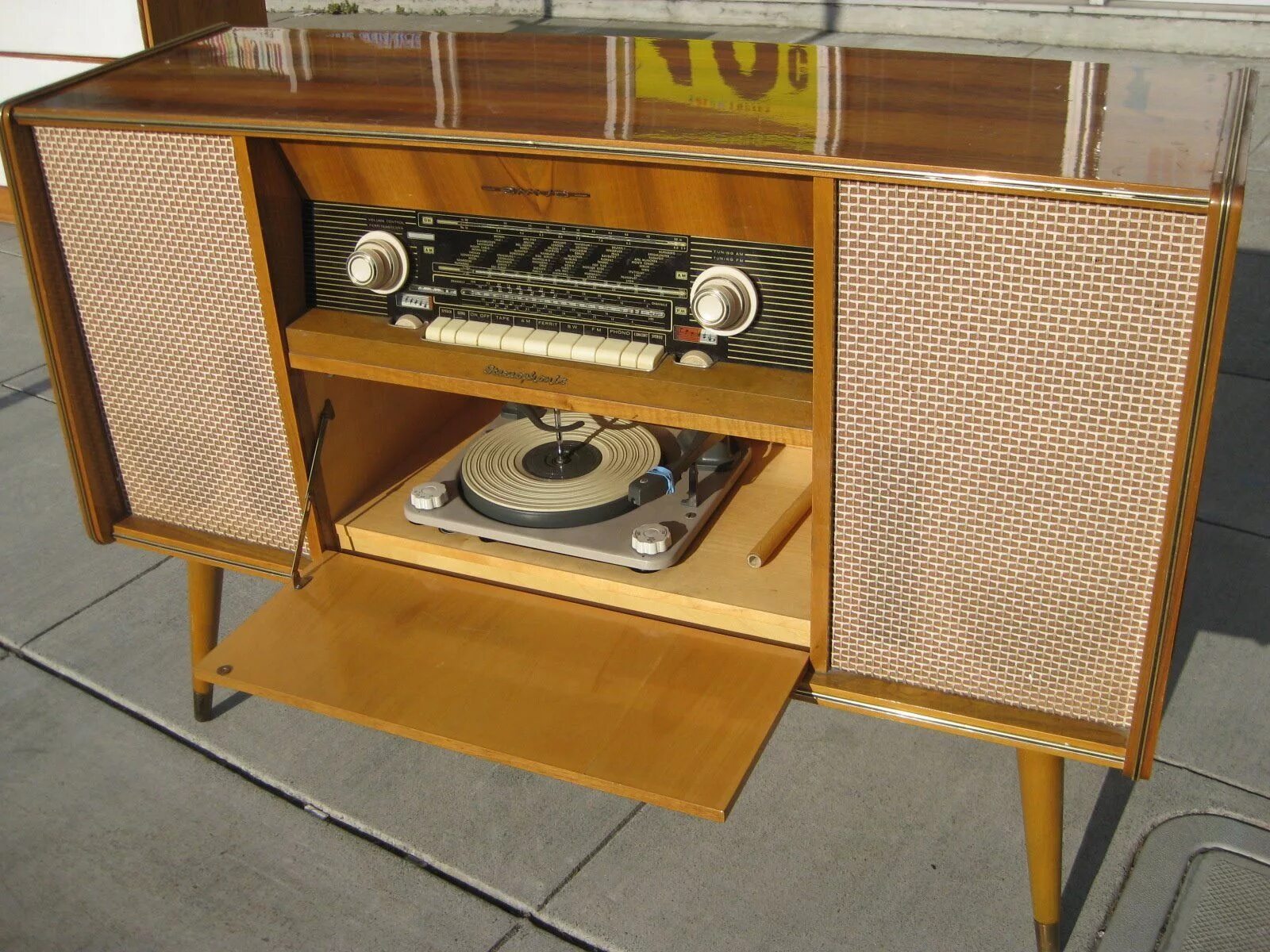 Радиола в интерьере современном EMUD was a brand made by Grundig Vintage stereo console, Stereo cabinet, Basemen