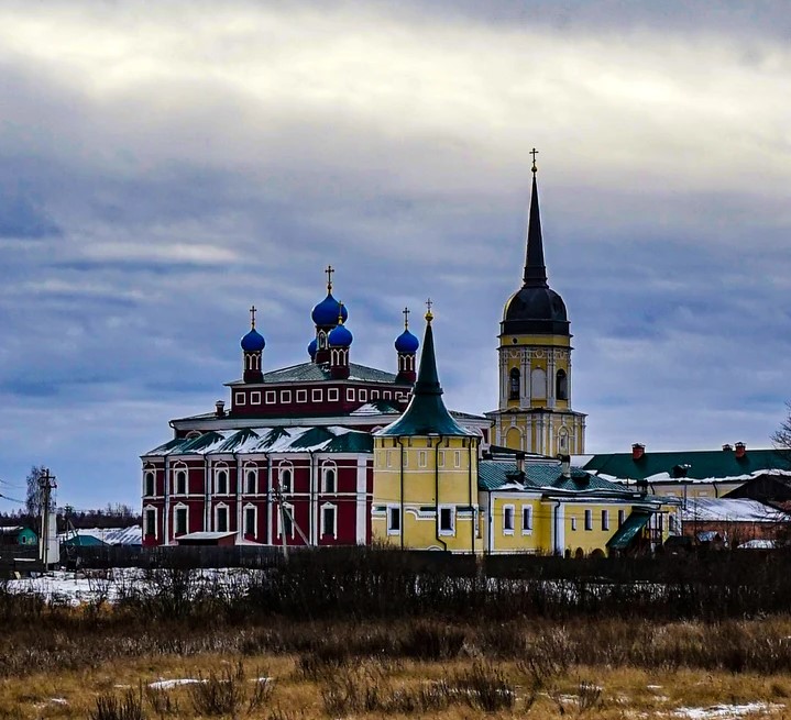 Радовицкий монастырь фото Николо-Радовицкий монастырь Крест над Москвой! Крестовоздвиженский храм в Митине