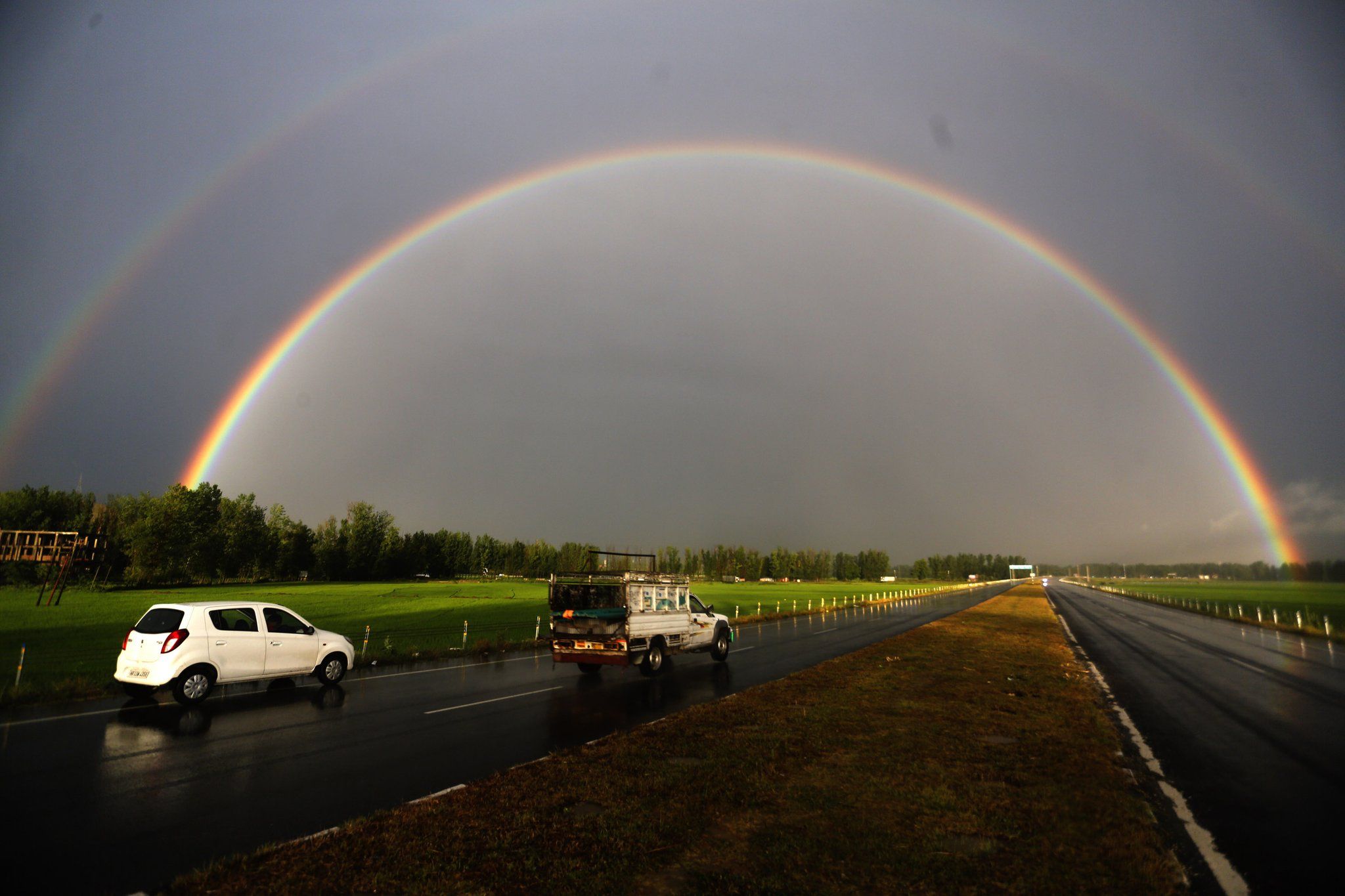 Радуга дорога фото Rainbow in Srinagar Country roads, Srinagar, Country