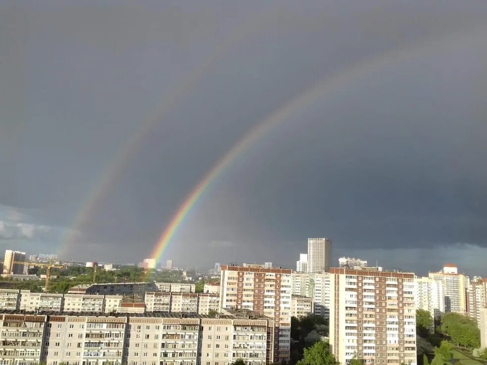 Радуга екатеринбург фото Над Екатеринбургом поднялась двойная радуга. Подборка фотографий 16 мая - 16 мая