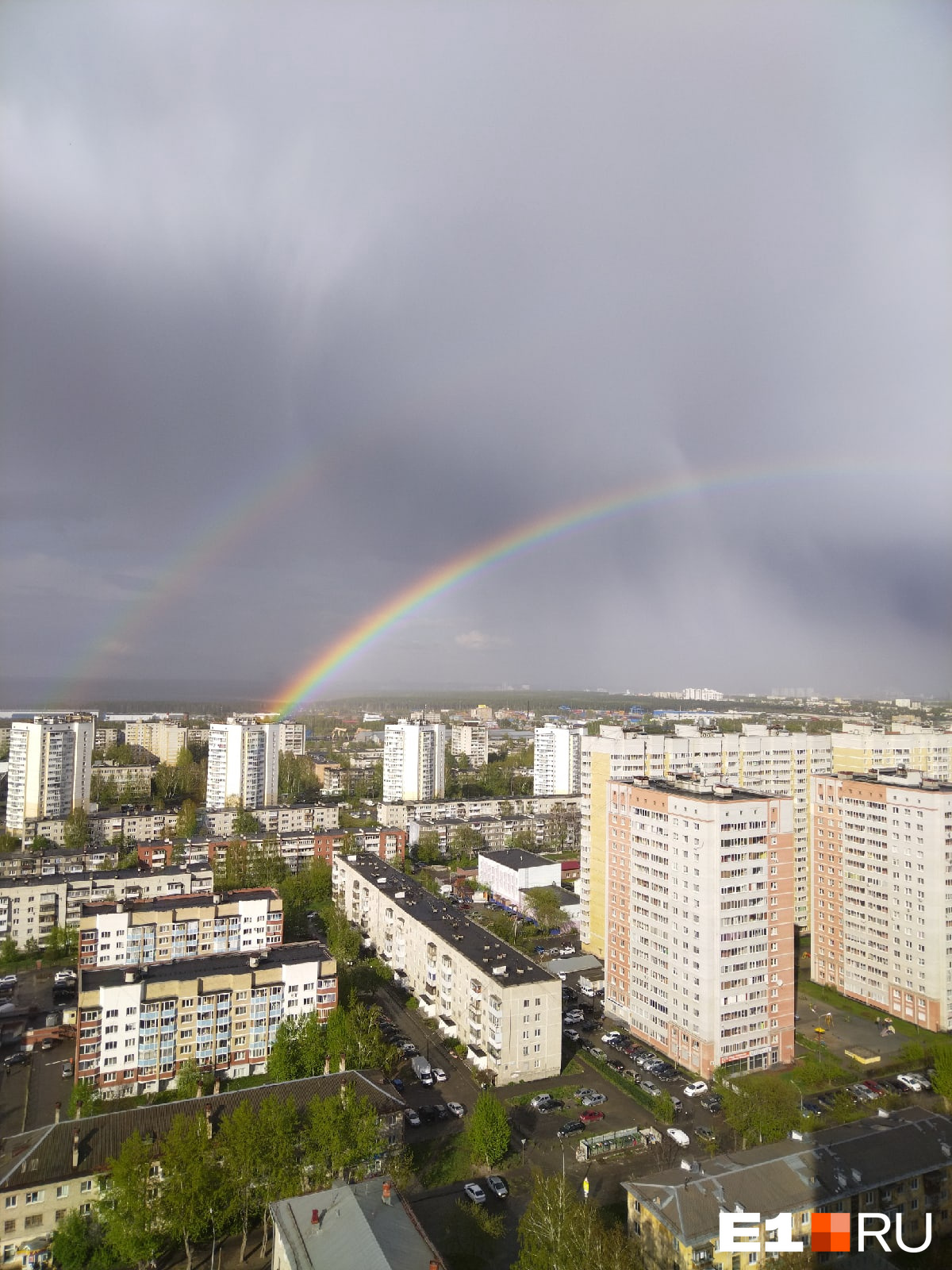 Радуга екатеринбург фото Как выглядит радуга под тучами Екатеринбурга: подборка фотографий 15 мая 2022 г.