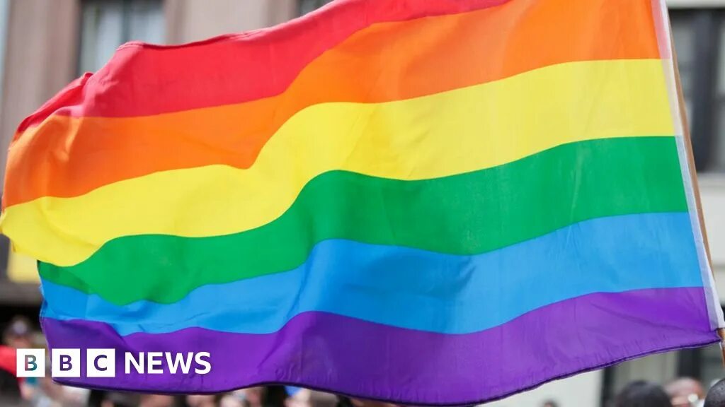 Радуга флаг лгбт фото Abingdon council rejects rainbow Pride flag - BBC News