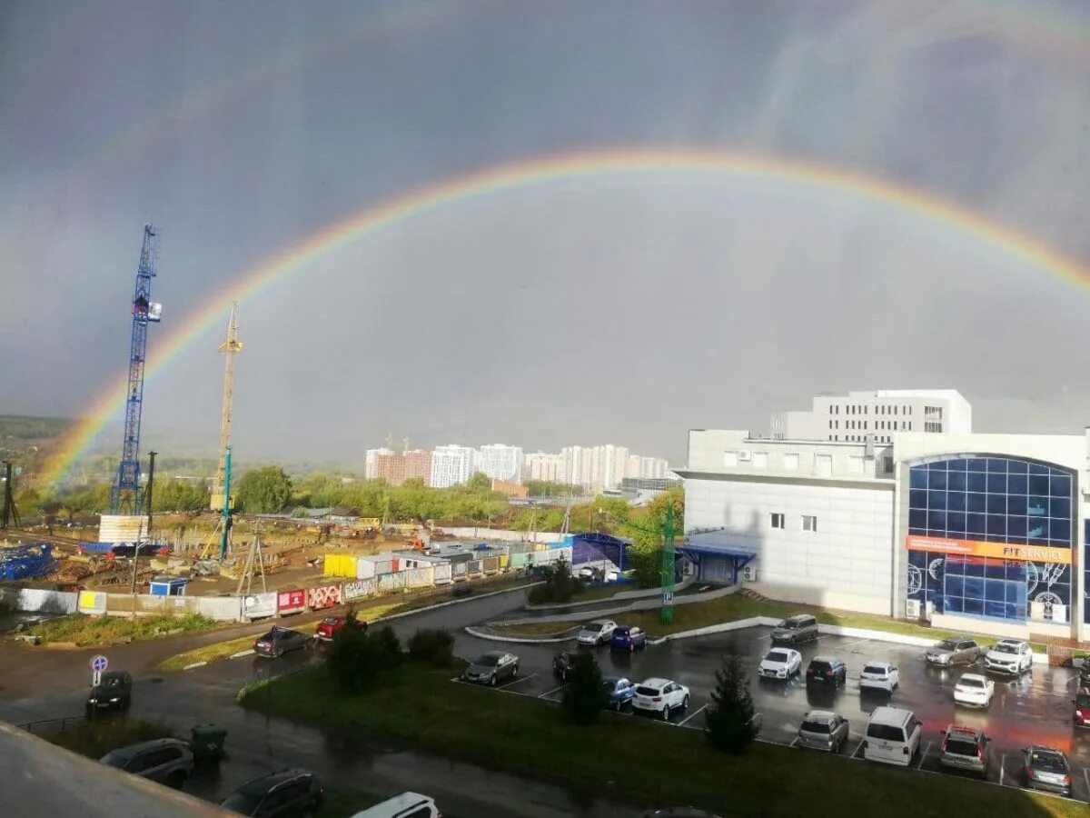 Радуга фото хабаровск Невероятная радуга через весь город покорила кемеровчан " Газета Кузбасс