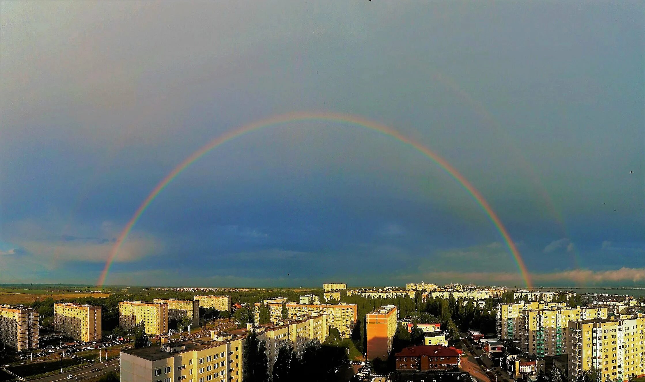 Радуга фото липецк Фото Радуга на небе выгнулась дугой на фотохостинге Fotoload