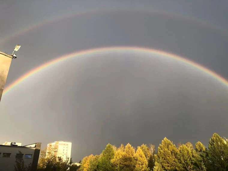 Радуга фото пенза Над Нижнекамском 8 октября раскинулась двойная радуга - фото