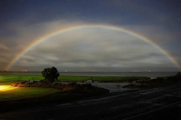 Радуга ночью фото Moonbow Photography - 24 Magnificent Photos of Lunar Rainbow Rainbow photography