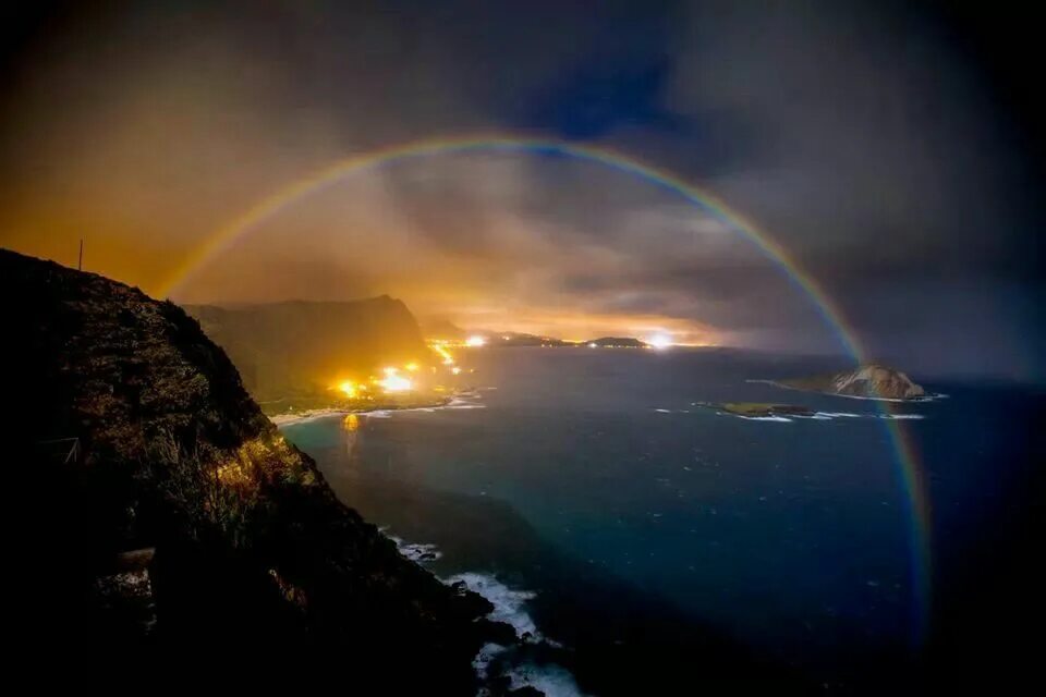 Радуга ночью фото Moonbow in Hawaii Night rainbow, Landscape, Cool pictures