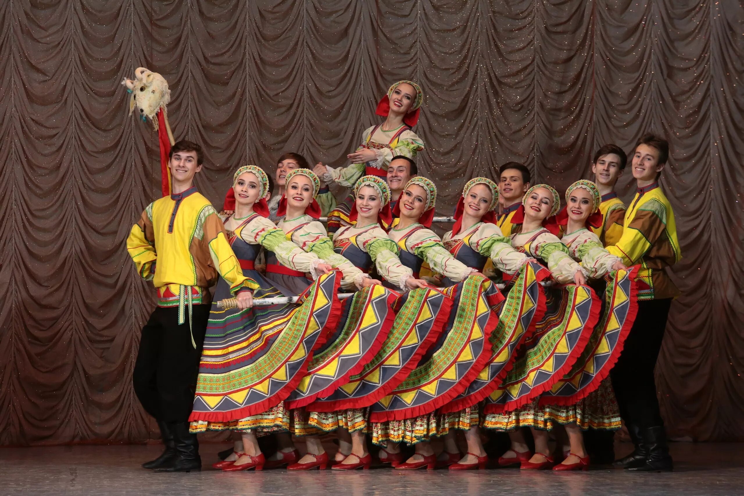 Радуга пермь фото Хореографический ансамбль "Солнечная радуга"