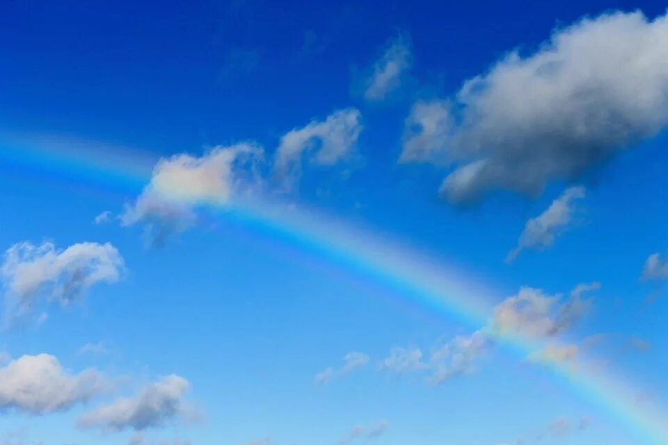 Радуга с облаками фото Who demonstrated that white light consists of the individual colors of the rainb