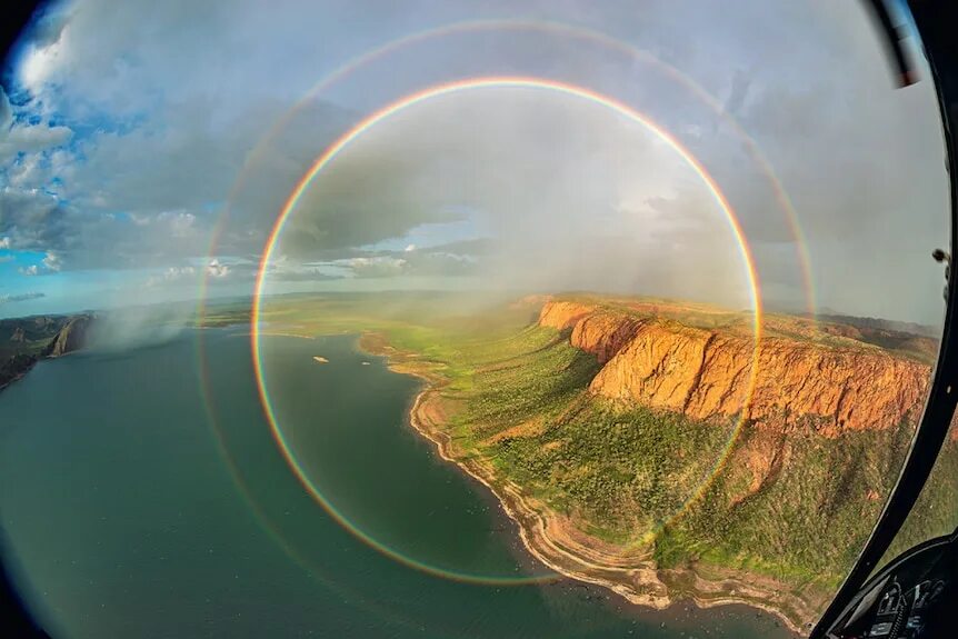 Радуга с самолета фото Bureau of Meteorology calendar includes hail, dust, circular rainbows in 2021 se