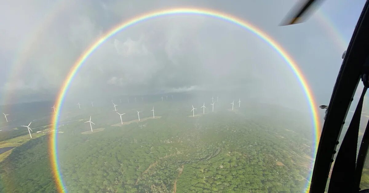 Радуга с самолета фото Двойная полная радуга (360 °) Пикабу