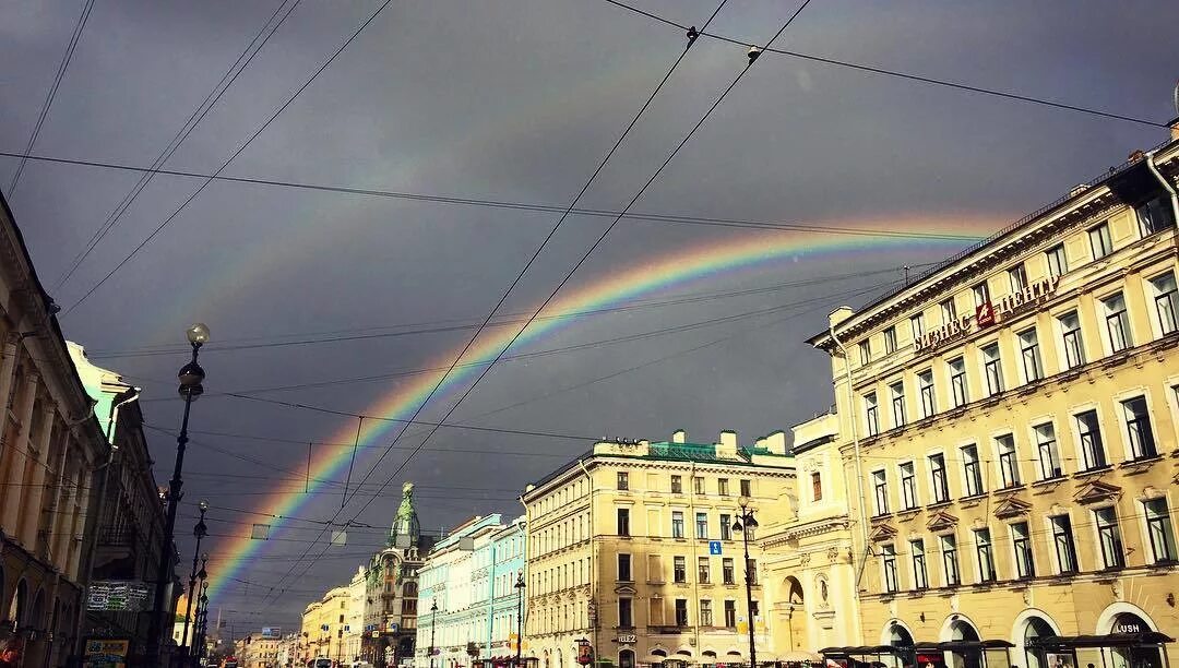 Радуга спб фото Посмотрите, какая красота: сегодня на небе Петербурга появилась двойная радуга. 