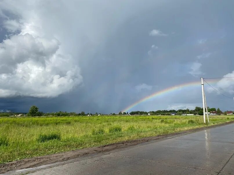 Радуга в небе после дождя фото Residents of Bryansk were admired by a double rainbow over the city after a rain