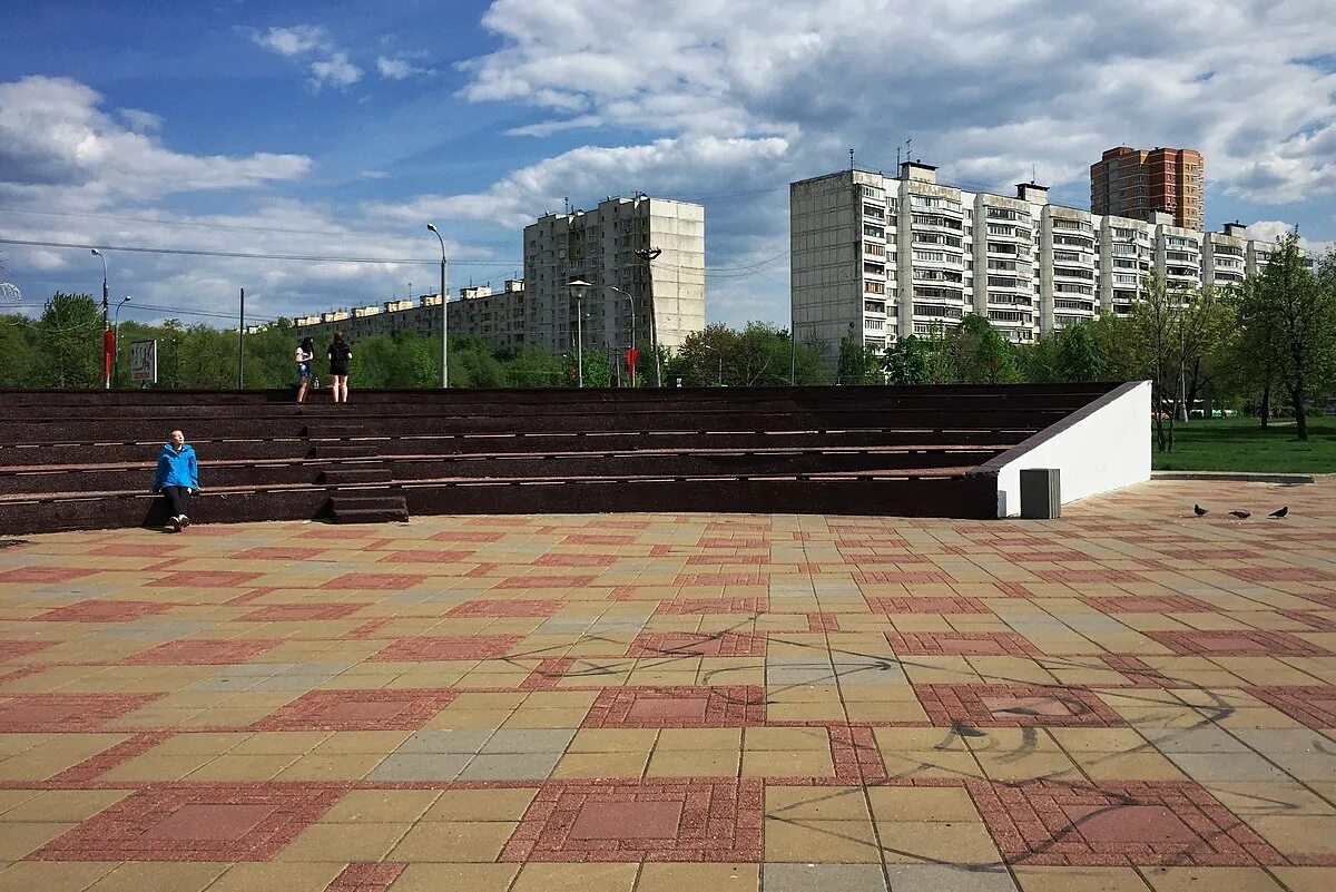 Радуга вешняковская ул 16 москва фото File:Moscow, Veshnyakovskaya Street, Raguga park amphitheatre (31178423302).jpg 