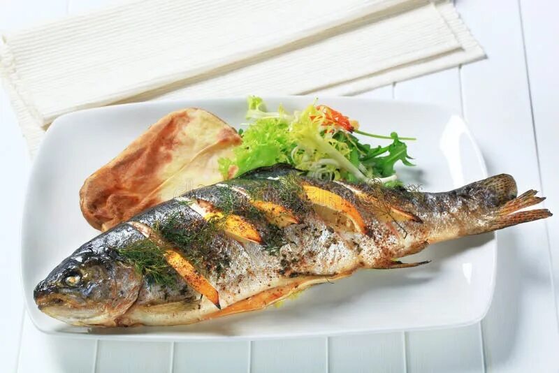 Радужная форель в духовке фото Lemon Dill Trout with Baked Potato Stock Image - Image of jacket, trout: 2622868