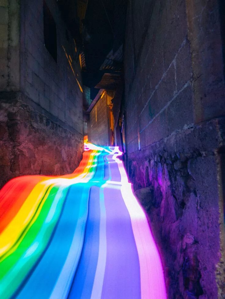 Радужные фото на обои Vivid Rainbow Roads Trace Illuminated Pathways Across Forests and Beaches - Colo