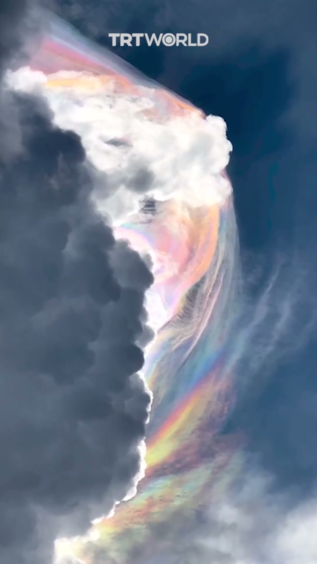 Радужные облака фото Colourful iridescent cloud dazzles spectators - YouTube