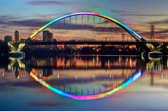 Радужный мост фото Minneapolis' Lowry bridge shows its pride over marriage equality in Minnesota. P