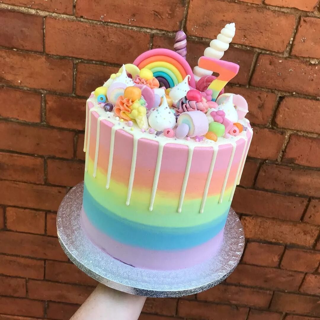 Радужный торт фото Three Bears Bakery on Instagram: "A super colourful rainbow and unicorn themed c