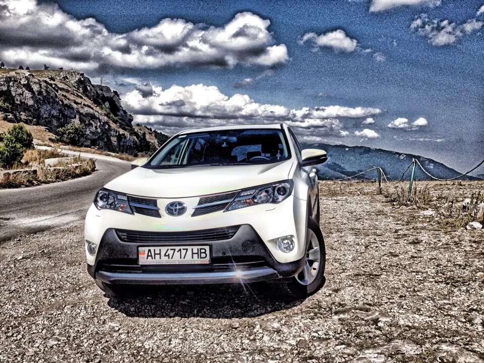 Купить б/у Toyota RAV4 IV (XA40) 2.5 AT (179 л.с.) 4WD бензин автомат в Ярославл