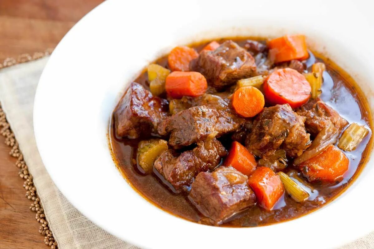 Рагу из свинины фото Irresistible Guinness Beef Stew Recipe Beef stew recipe, Guinness stew, Guinness