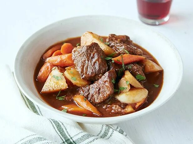 Рагу с говядины рецепт с фото Beef Stew with Root Vegetables Recipe Beef stew recipe, Food network recipes, Ro