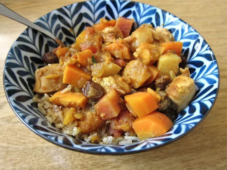 Рагу с курицей фото Moroccan Spiced Chicken and Root Vegetable Stew Recipe Root vegetable stew, Chic