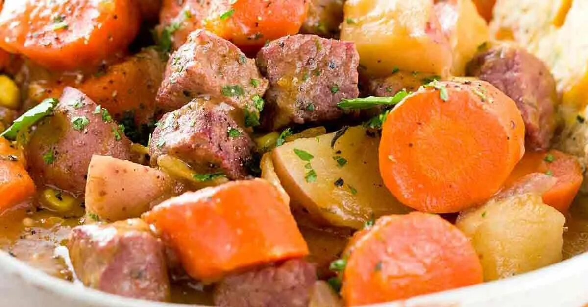 Рагу с мясом и овощами фото Baked Corned Beef Recipe Guinness beef stew slow cooker, Corned beef recipes, Ir