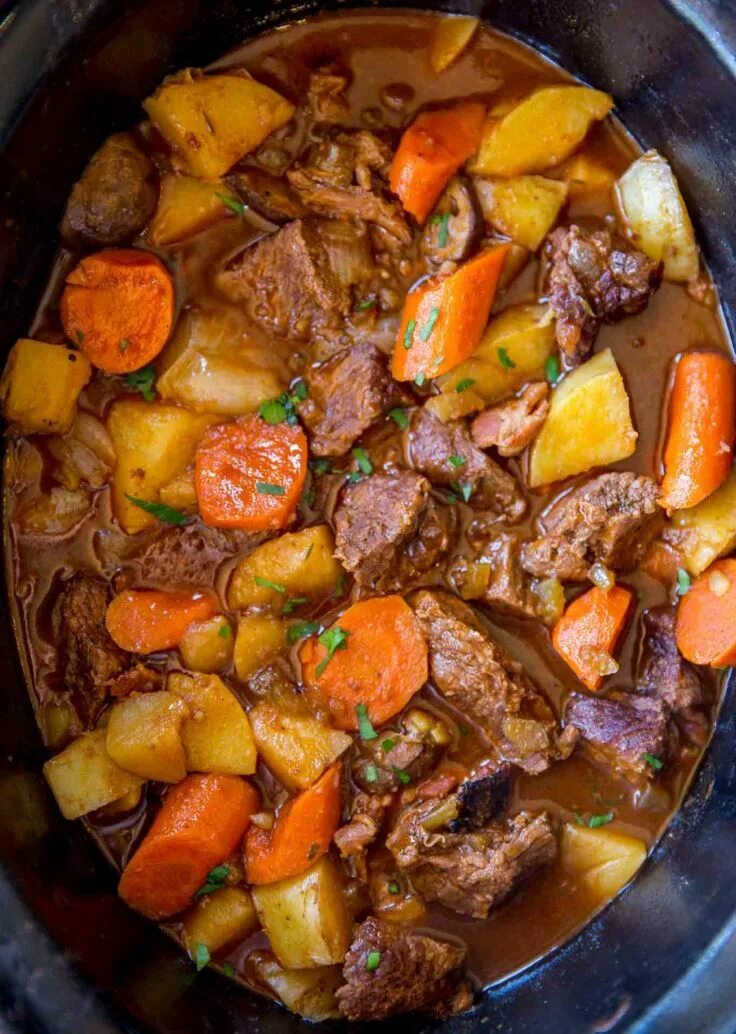 Рагу в мультиварке с мясом фото Slow Cooker Guinness Beef Stew with creamy Yukon potatoes, bacon, carrots and a 