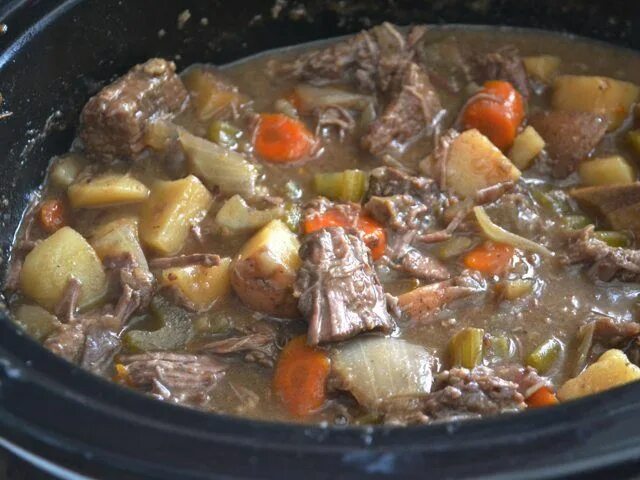 Рагу в мультиварке с мясом фото Stirred Rosemary Garlic Beef Stew Garlic beef stew, Beef stew crockpot, Stew rec