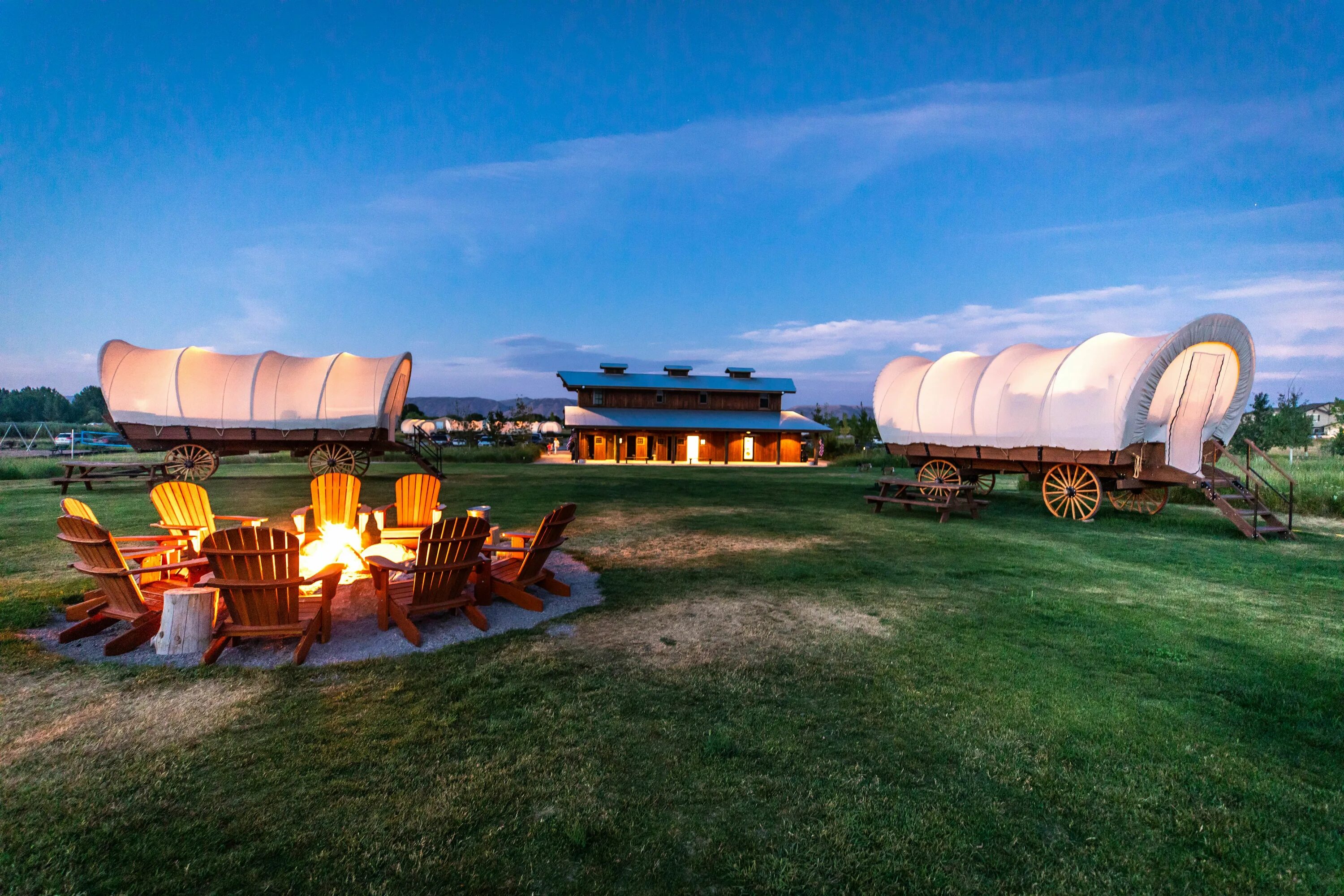 Рахат ранчо республика башкортостан кармаскалинский район фото Tents and Wagons - Bear Lake Glamping Conestoga Ranch A - GLAMPING Glamping, Ten