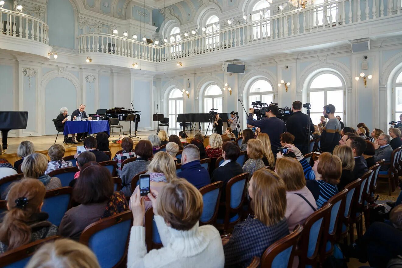 Рахманиновский зал московской консерватории фото Портал "Культура.РФ" проведет прямую трансляцию Камерного фестиваля Союза композ