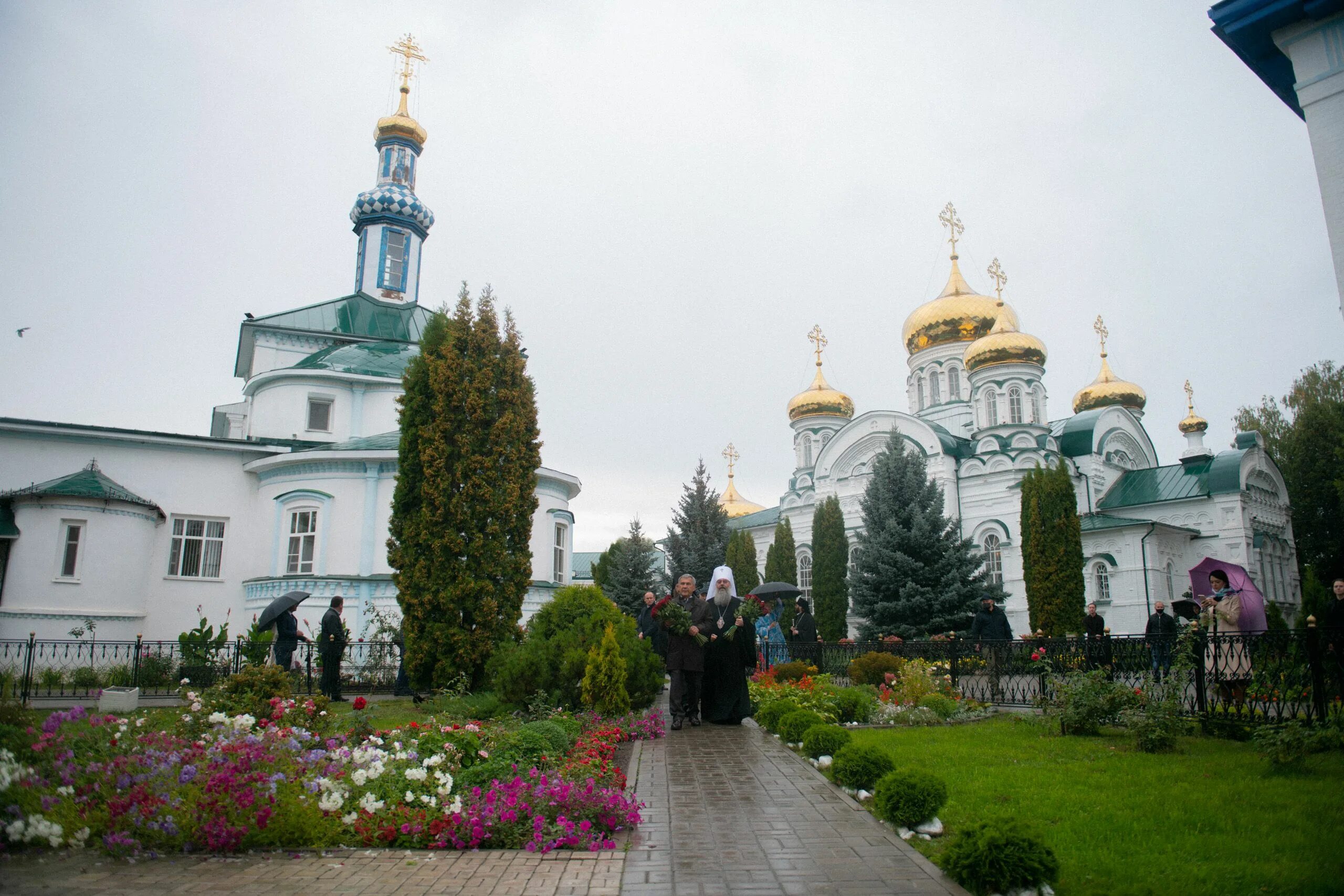 Раифский монастырь в казани фото Президент Татарстана посетил Раифский Богородицкий мужской монастырь Новости Каз