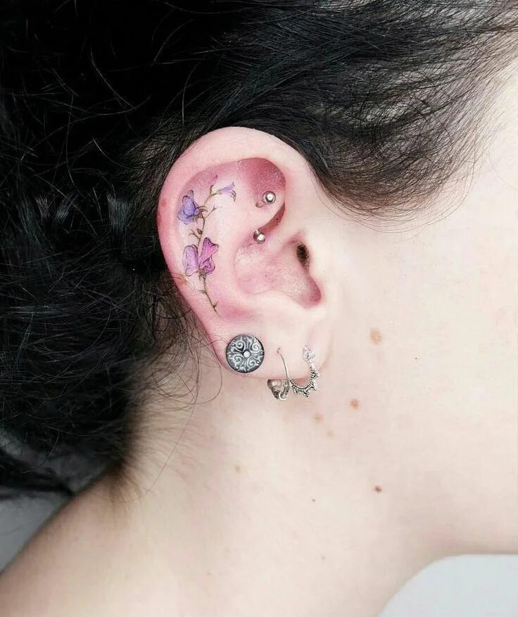 Рак кожи на ухе фото Оригинальные татуировки на ушах Behind ear tattoo, Ear lobe tattoo, Ear tattoo