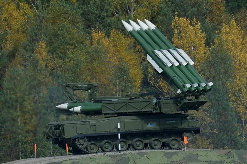 Ракетный комплекс бук фото Россия успешно испытала новый зенитный комплекс - Российская газета