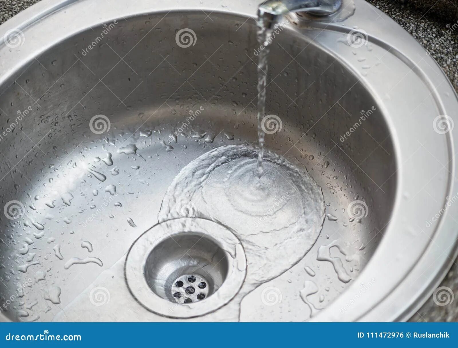 Раковина с водой фото Kitchen sink with water stock photo. Image of faucet - 111472976