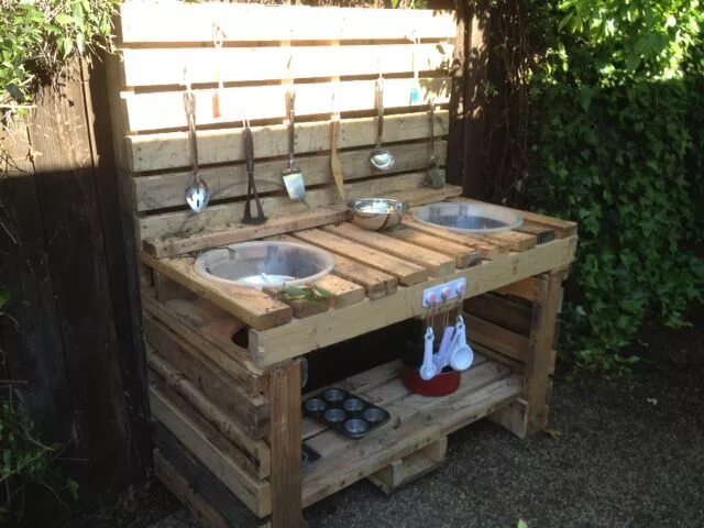 Раковина своими руками фото This would make a great fish cleaning, filleting bench Mud kitchen, Pallet diy, 