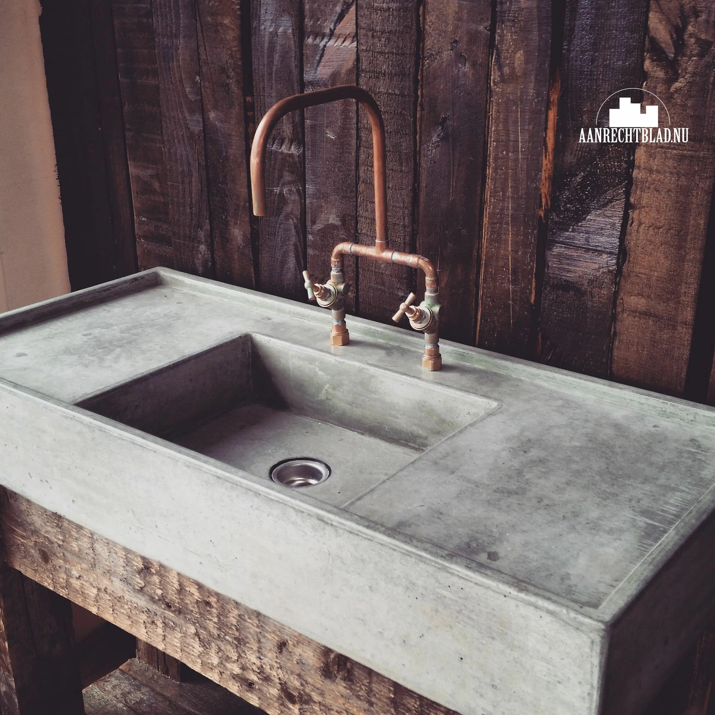 Раковина в стиле лофт своими руками modamolasi.com in 2023 Rustic home design, Outdoor kitchen design, Concrete bath